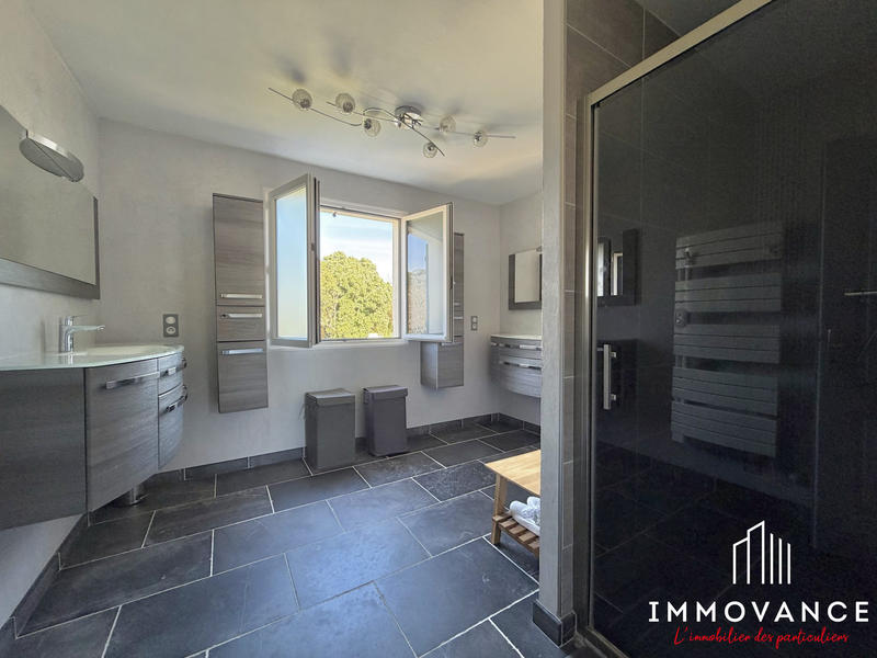 Villa - 251 m² - 8 pièces