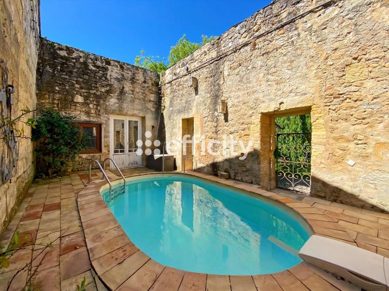 Maison - 250 m² - 9 pièces