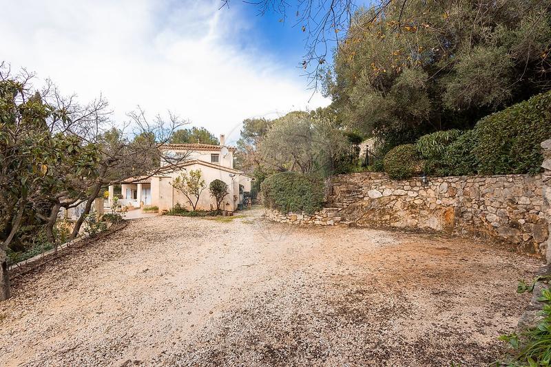 Maison - 218 m² - 8 pièces