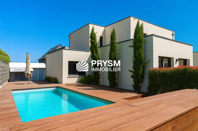 Maison contemporaine - 197 m² - 6 pièces