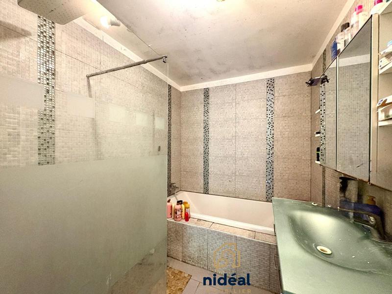 Maison - 180 m² - 8 pièces