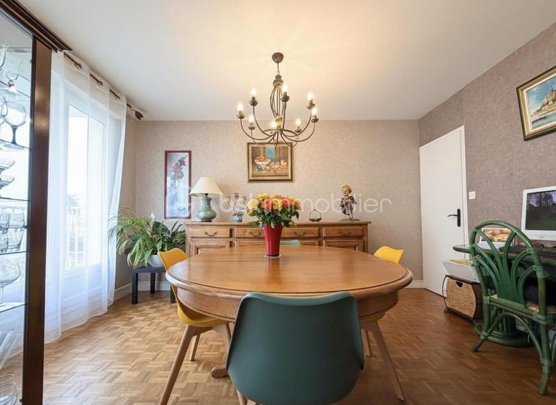 Appartement - 93 m² - 5 pièces