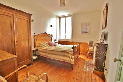 Maison - 220 m² - 10 pièces