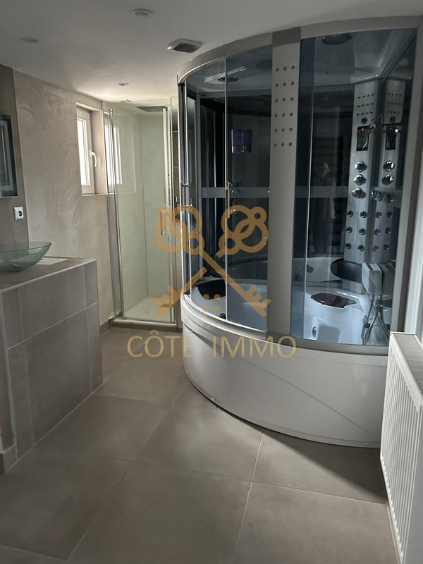 Maison - 250 m² - 8 pièces