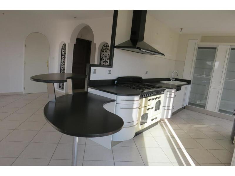 Appartement - 93 m² - 4 pièces