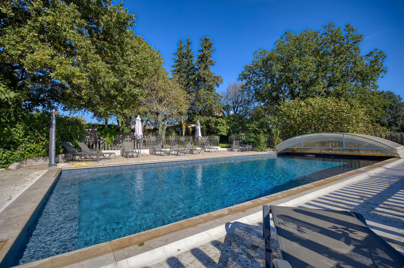 Propriété - 355 m² - 15 pièces