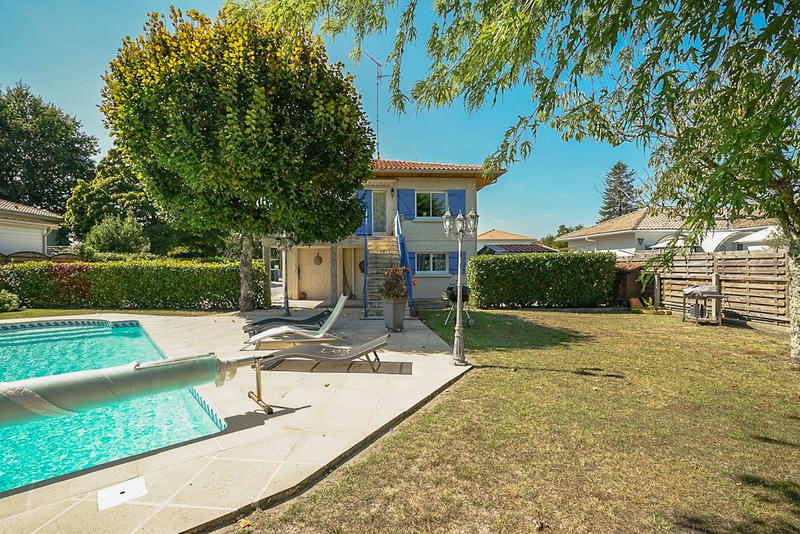 Maison - 161 m² - 7 pièces