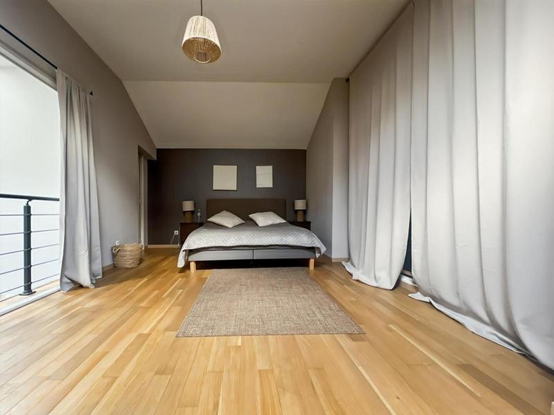 Loft - 345 m² - 8 pièces