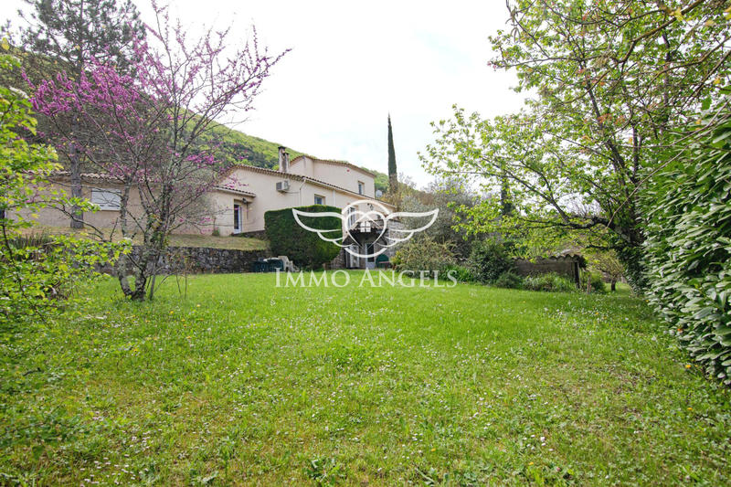 Maison traditionnelle - 135 m² - 7 pièces