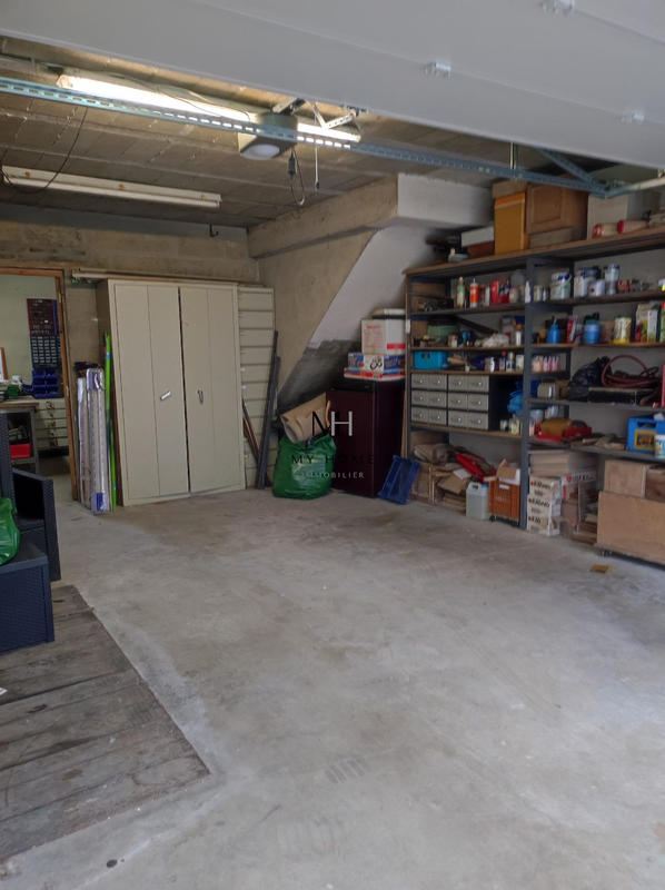 Parking / Garage - 110 m²