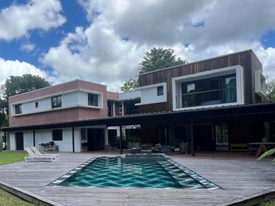 Villa - 395 m² - 9 pièces