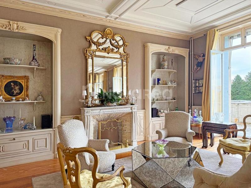 Appartement - 300 m² - 8 pièces