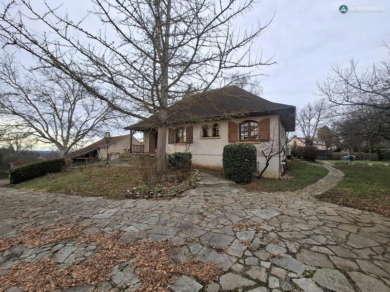 Maison traditionnelle - 149 m² - 5 pièces