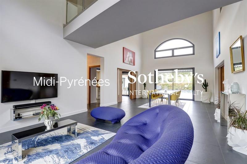 Maison - 320 m² - 9 pièces