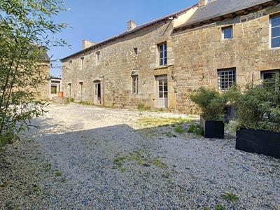 Maison - 296 m² - 15 pièces