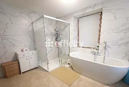 Villa - 241 m² - 8 pièces