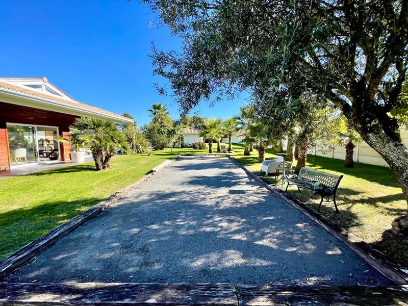 Maison - 252 m² - 5 pièces