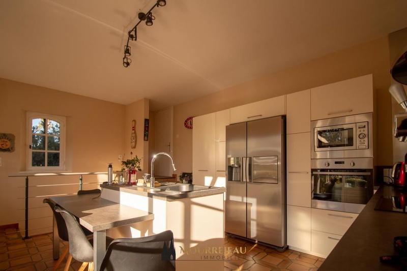 Maison - 260 m² - 8 pièces