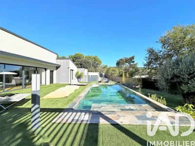 Maison - 207 m² - 6 pièces