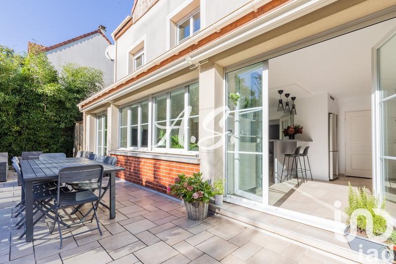 Maison - 212 m² - 8 pièces