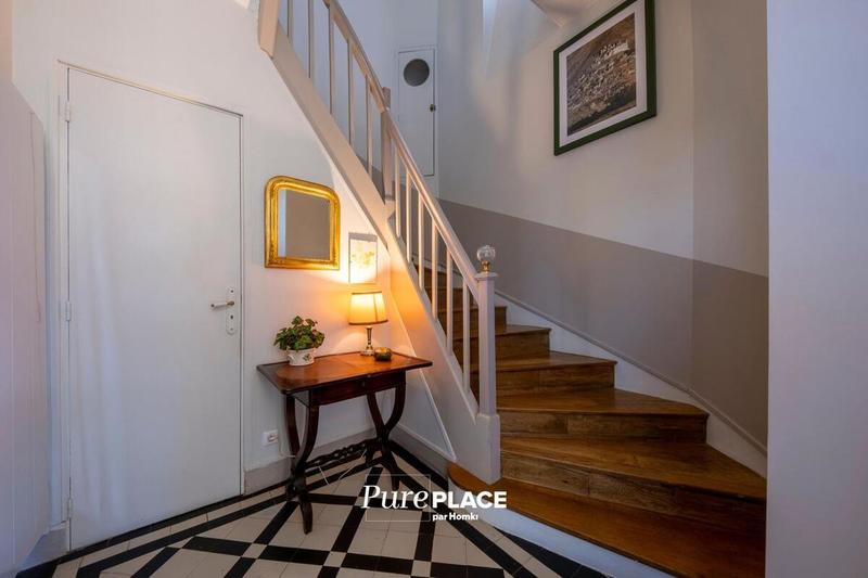 Maison - 292 m² - 9 pièces