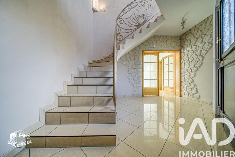 Maison - 267 m² - 9 pièces