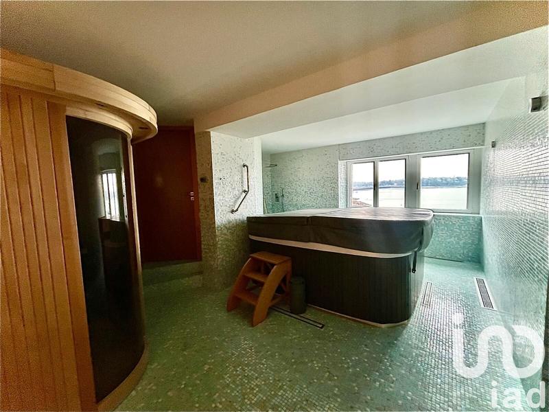 Maison - 360 m² - 13 pièces