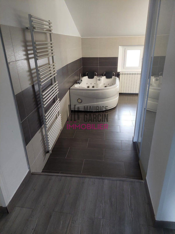 Maison - 280 m² - 10 pièces