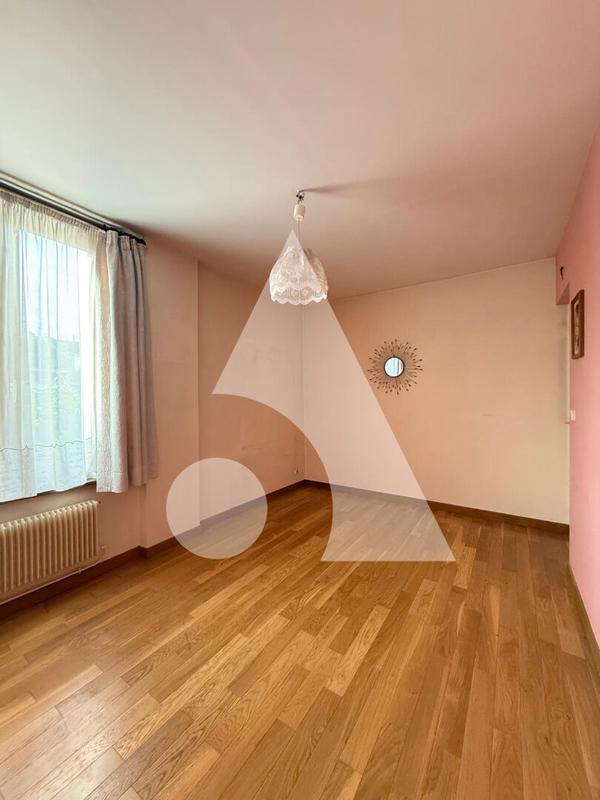 Maison - 180 m² - 7 pièces