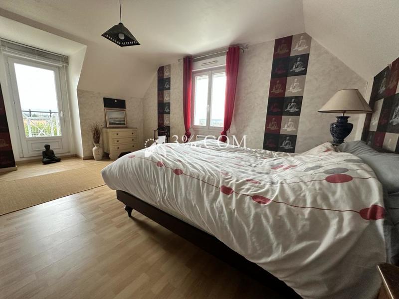 Pavillon - 215 m² - 6 pièces