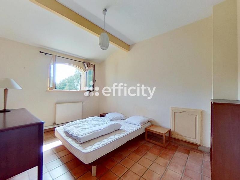 Maison - 225 m² - 9 pièces