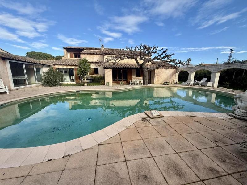 Villa - 161 m² - 7 pièces