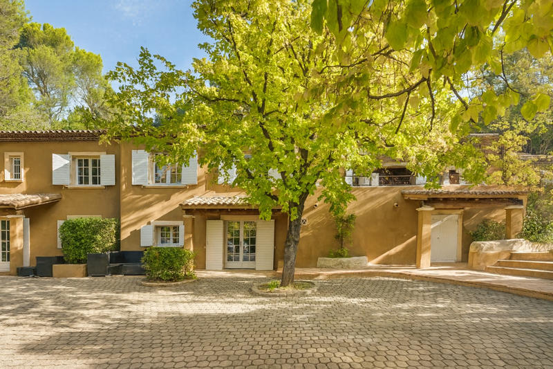 Maison - 353 m² - 8 pièces