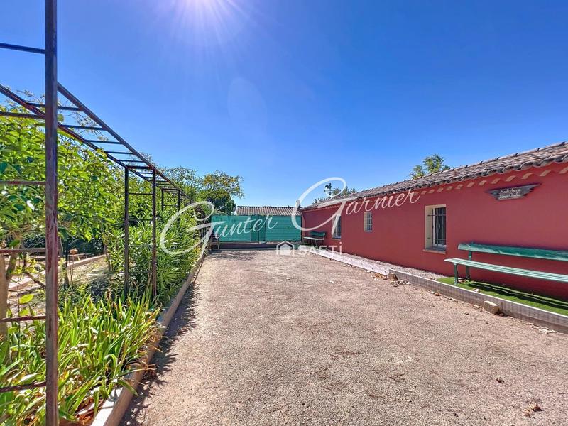 Maison - 480 m² - 16 pièces