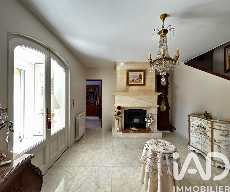 Maison - 245 m² - 8 pièces