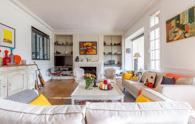 Maison - 954 m² - 10 pièces