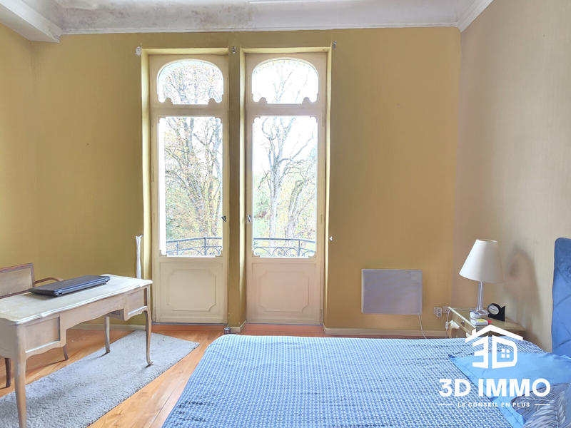 Maison - 277 m² - 9 pièces