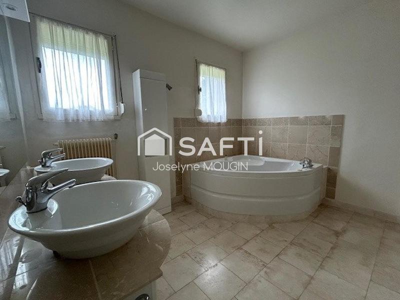 Maison - 220 m² - 7 pièces