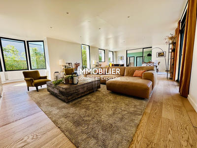 Maison - 332 m² - 11 pièces