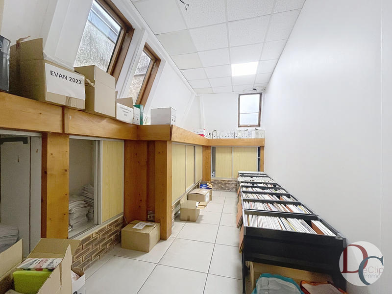 Local commercial - 210 m² - 9 pièces