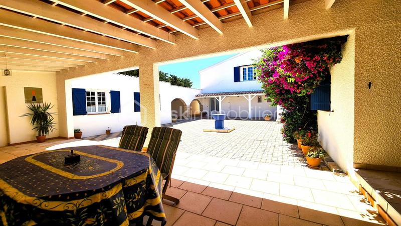 Demeure - 299 m² - 8 pièces