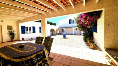 Demeure - 299 m² - 8 pièces