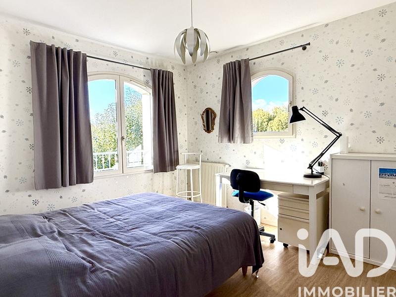 Maison - 240 m² - 8 pièces