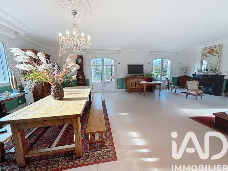 Maison - 328 m² - 8 pièces