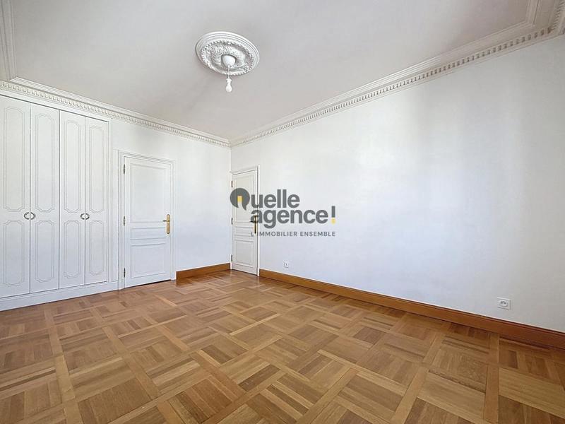 Appartement - 258 m² - 7 pièces