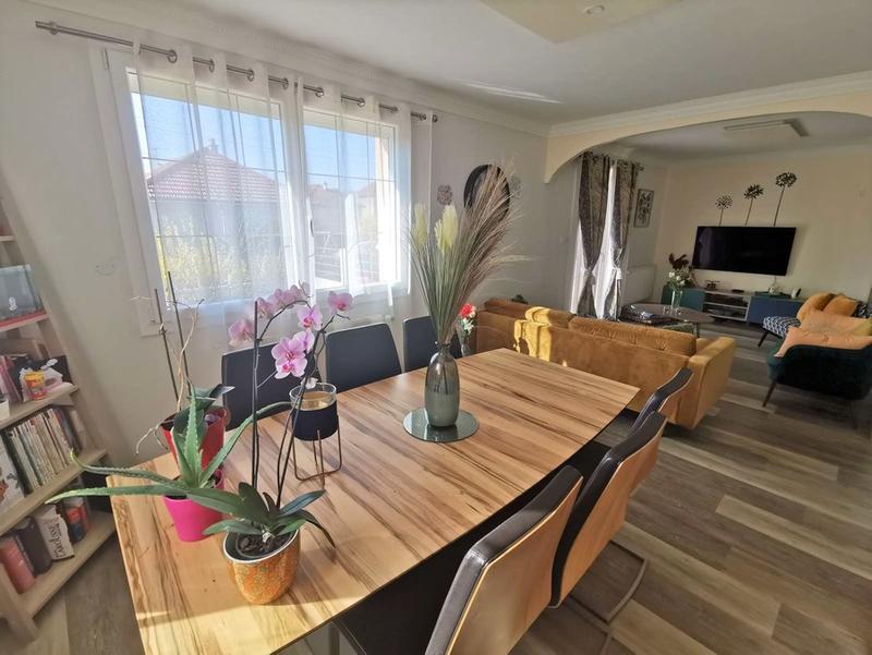 Maison - 90 m² - 5 pièces