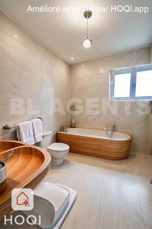 Maison - 220 m² - 10 pièces