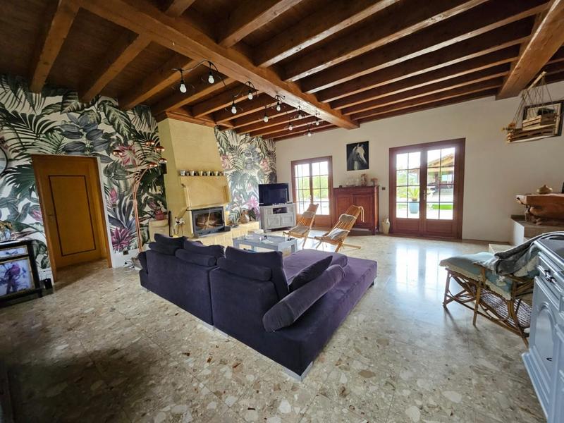 Maison - 250 m² - 10 pièces