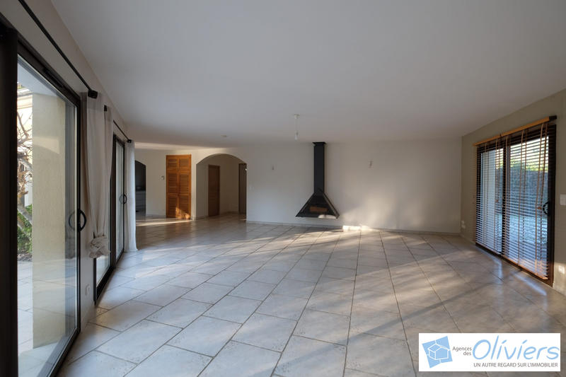 Maison - 260 m² - 9 pièces