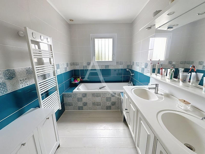 Maison - 155 m² - 6 pièces